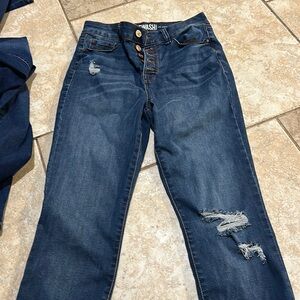 Lot of 3 pair of gently used skinny jeans 2 SZ 7 and 1 SZ9. All $21